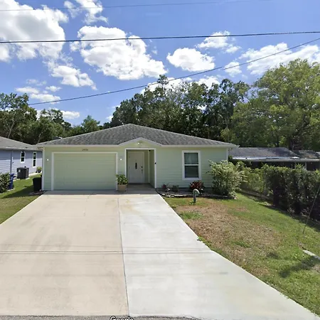 3Bed & 2Bath Property Couple Minutes From Siesta Key Beach & Downtown Sarasota
